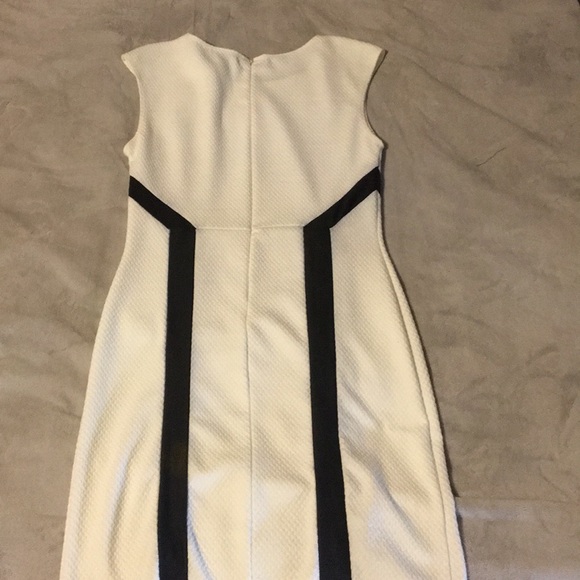 Body-contouring dress - Picture 2 of 2